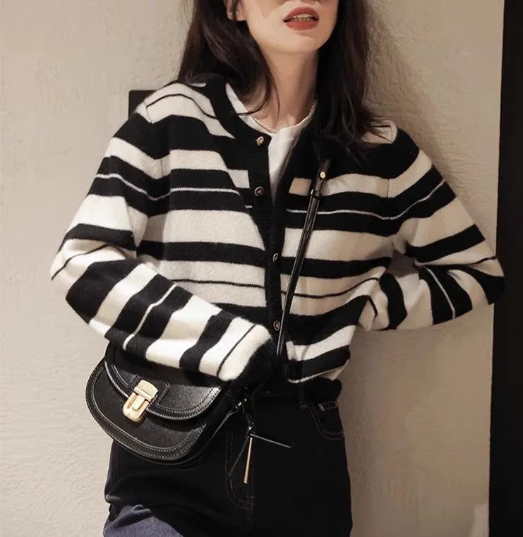 New soft knitted cardigan for women fashionable black top striped Korean style simple sweater jacket    S3392